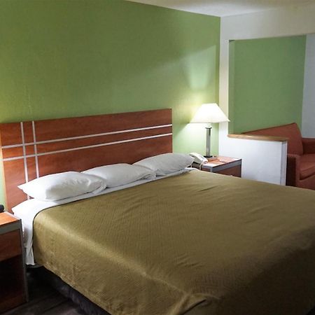 อีโคโน ลอดจ์ แอนด์ สวีท Hotel Pekin ภายนอก รูปภาพ