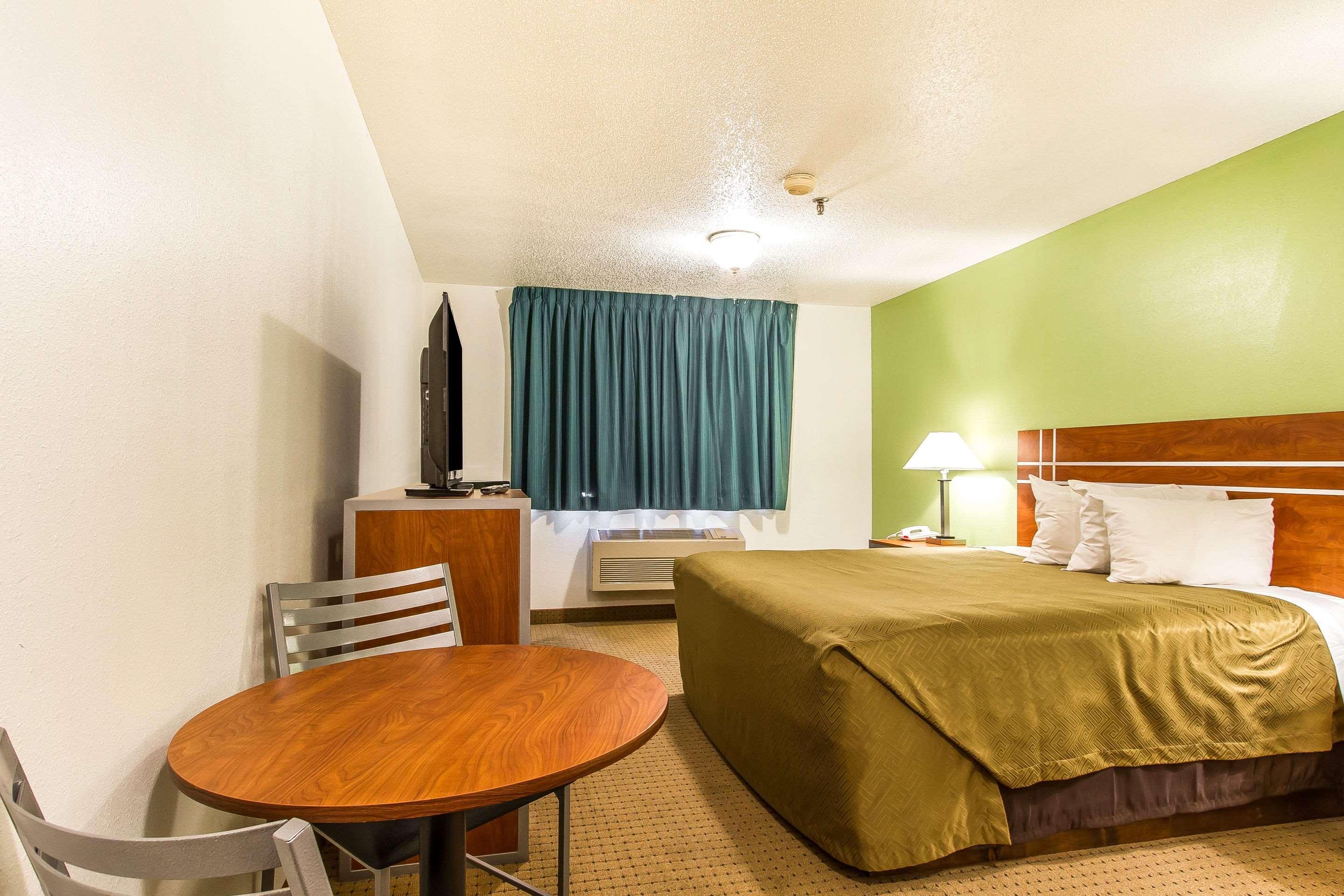 อีโคโน ลอดจ์ แอนด์ สวีท Hotel Pekin ภายนอก รูปภาพ